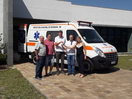 Município de de Paverama adquire novo veículo para Secretaria de Saúde Município de de Paverama adquire novo veículo para Secretaria de Saúde