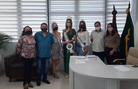 Soberanas visitam a Prefeitura e tem o primeiro contato com a nova Administração Municipal Soberanas visitam a Prefeitura e tem o primeiro contato com a nova Administração Municipal