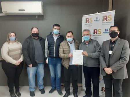 Luciara Silva, Luciano Pereira, Mauro Oliveira, Prefeito Fabiano Brandão, Secretário Busato, e Alexandre Moreira, assessor do deputado Mateus Wesp. Luciara Silva, Luciano Pereira, Mauro Oliveira, Prefeito Fabiano Brandão, Secretário Busato, e Alexandre Moreira, assessor do deputado Mateus Wesp.