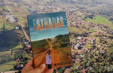 Escritor Paveramense lança livro sobre sua história e faz doação de exemplar à Biblioteca Municipal
