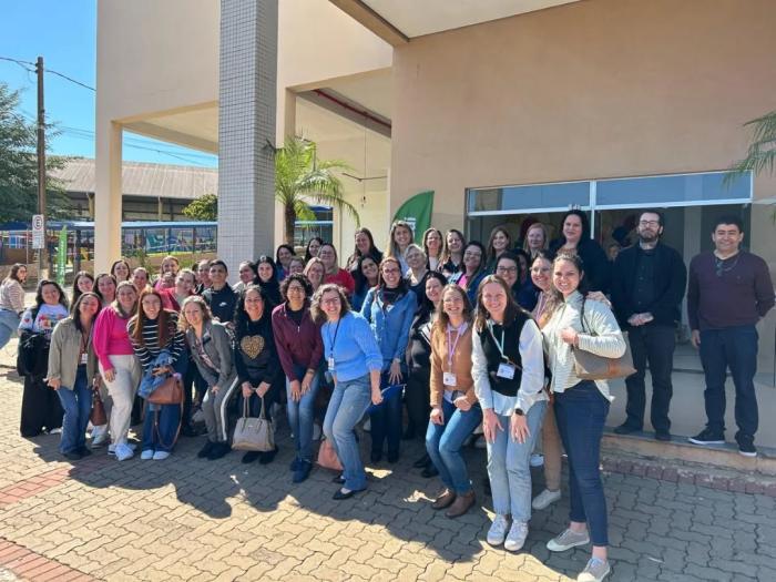 Paverama marca presença no Seminário Regional da Primeira Infância com 50 profissionais