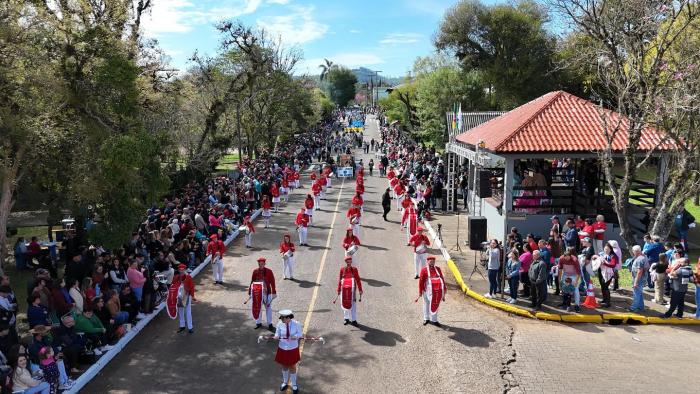 Desfile Cívico de Paverama celebra união, cultura e amor à pátria Desfile Cívico de Paverama celebra união, cultura e amor à pátria