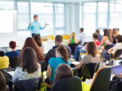 Curso gratuito de Atendimento ao Cliente recebe inscrições até dia 16